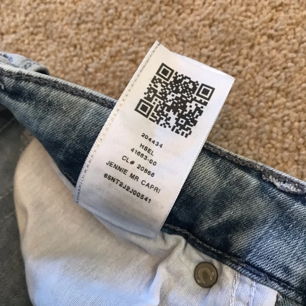 True Religion Denim Blue Jeans Women Size 6 Waist 28 Jennie Curvy Mid Rise Capri - Picture 14 of 14